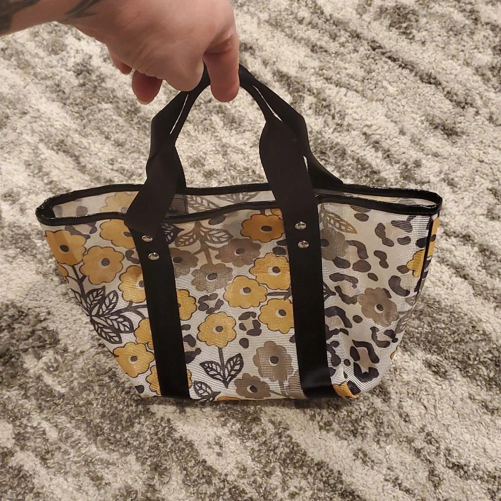VERA BRADLEY mesh tote bag black yellow flowers Like New